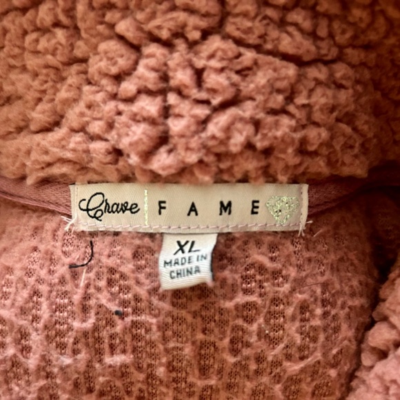 Pink sherpa fleece pant set with butterflies - Picture 9 of 10